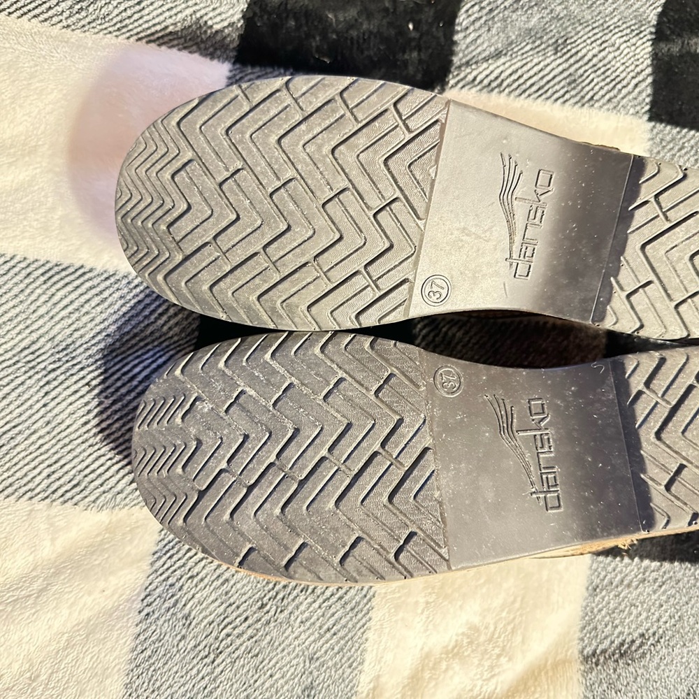 Women’s Dansko clogs - gently worn - Picture 5 of 9